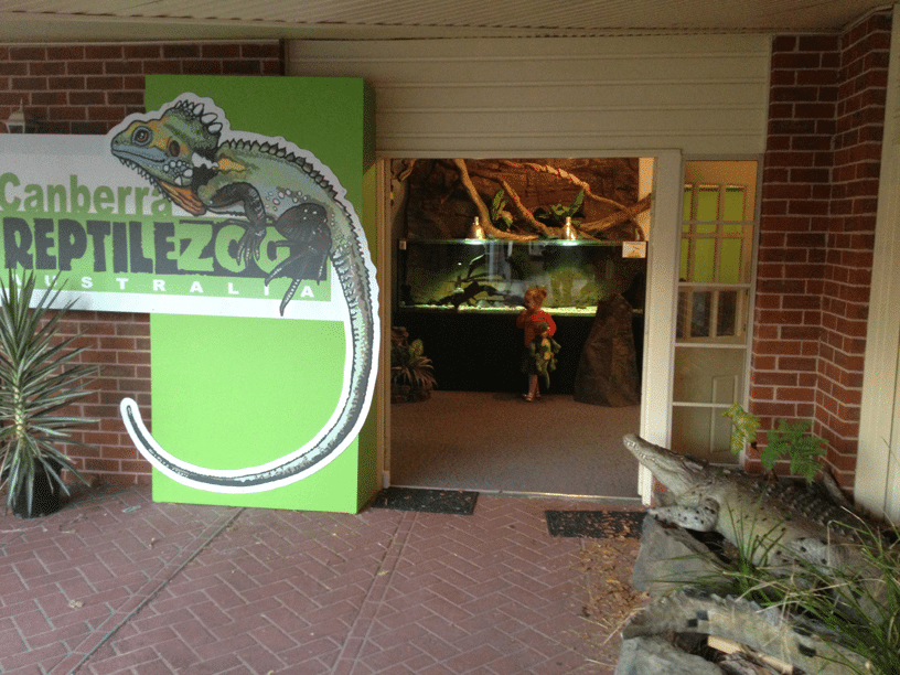 Entrance of reptile zoo in Canberra with sign