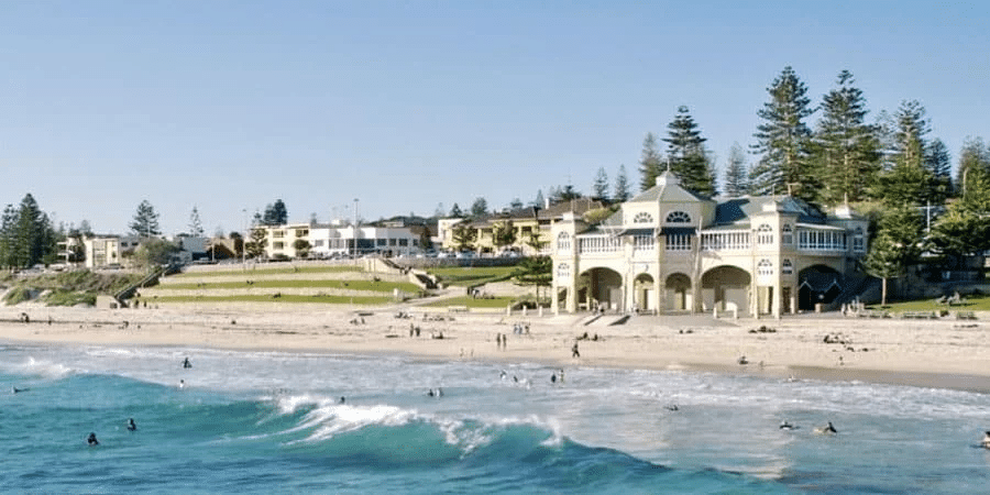 A crowded beach in Perth for church group outings