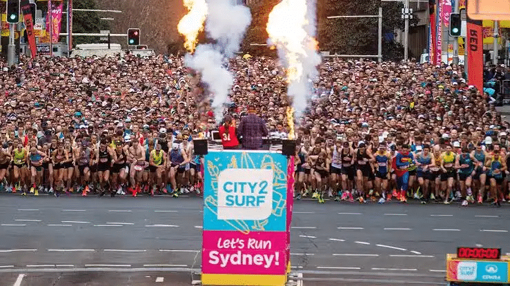 Large crowd running in a street race