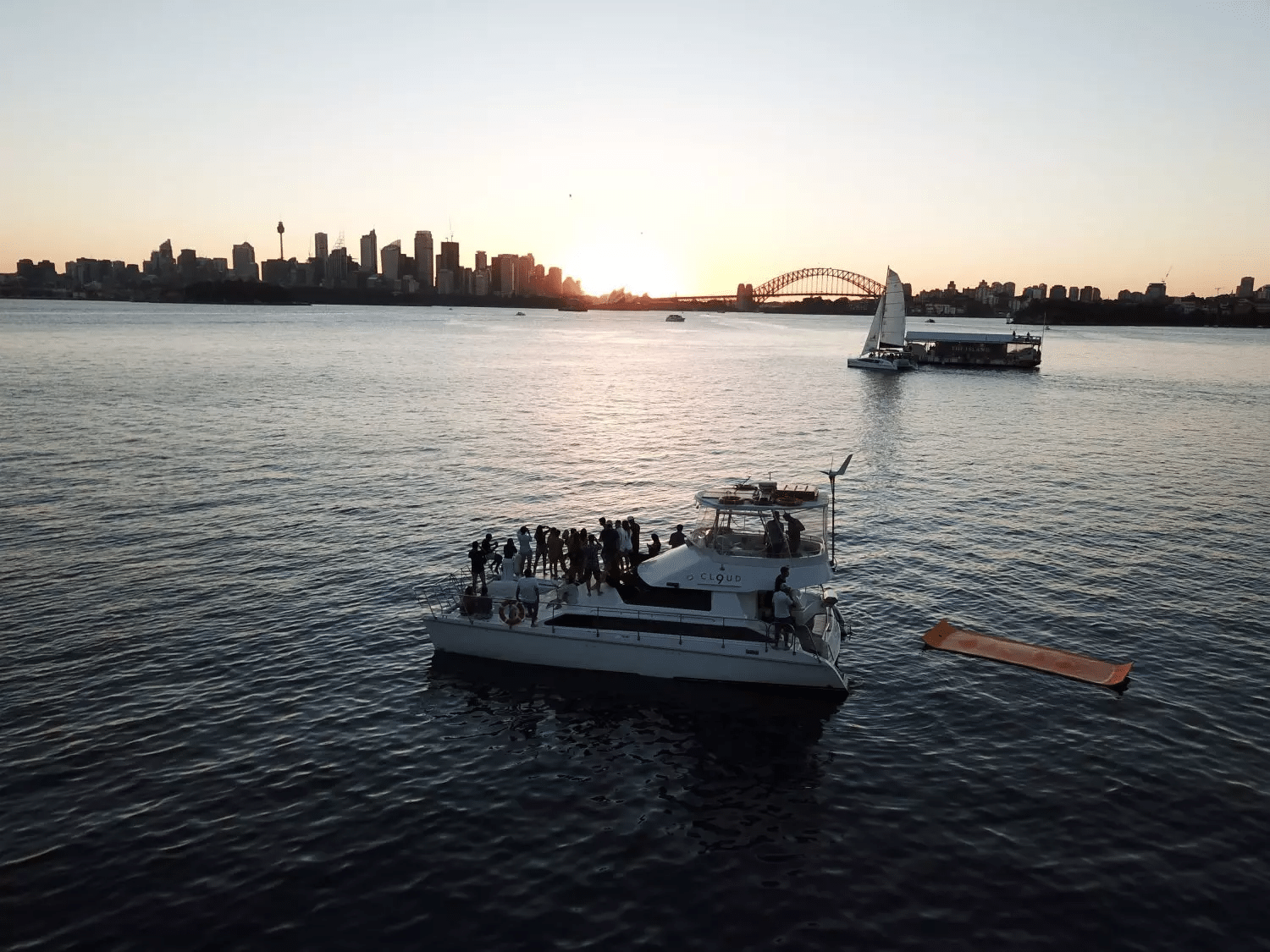 Luxury boat experience in Sydney harbor