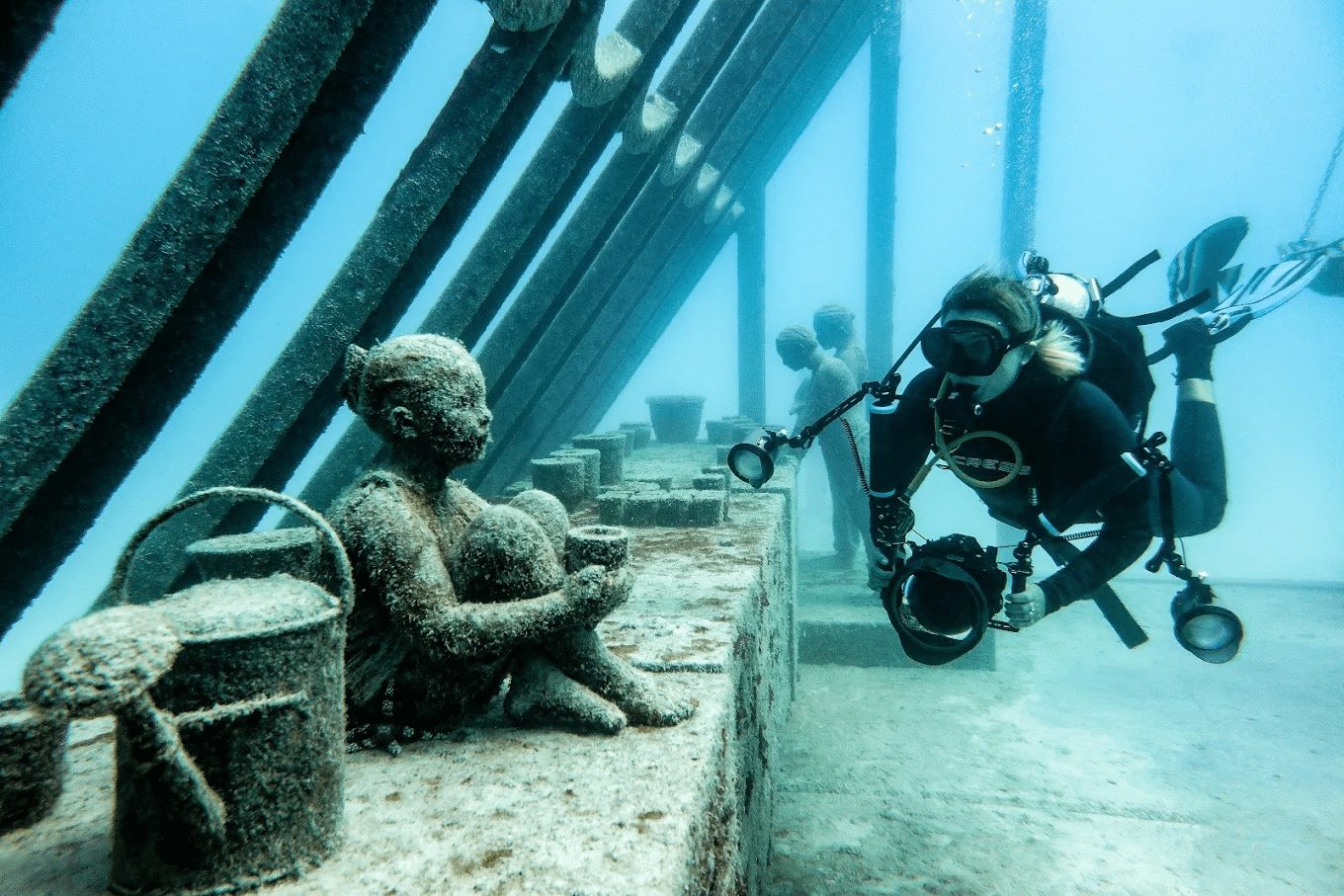 Scuba diver near underwater sculpture in MOUA