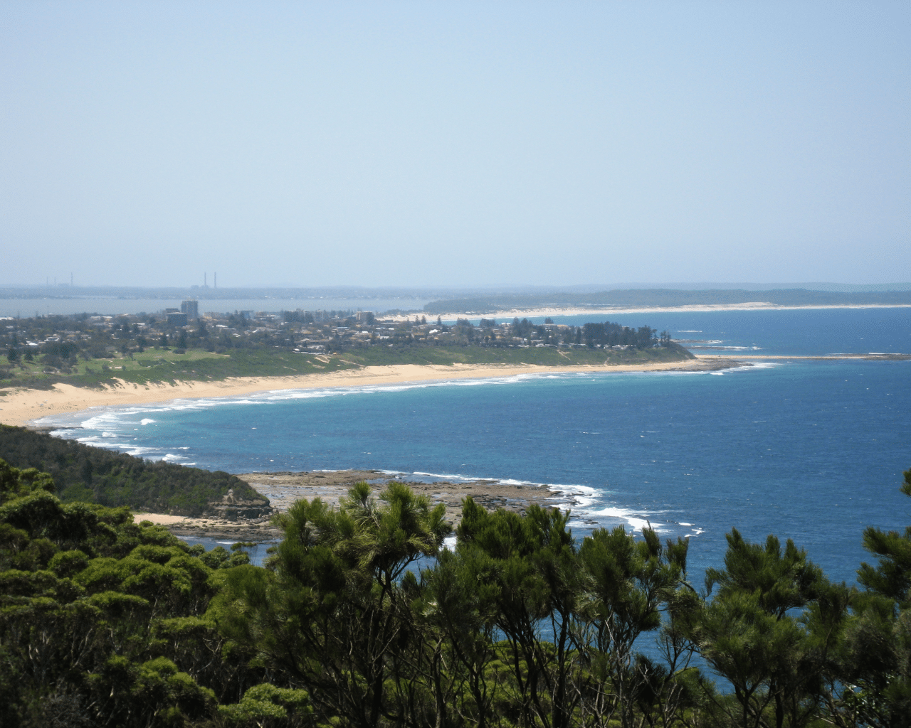 bateau bay beach