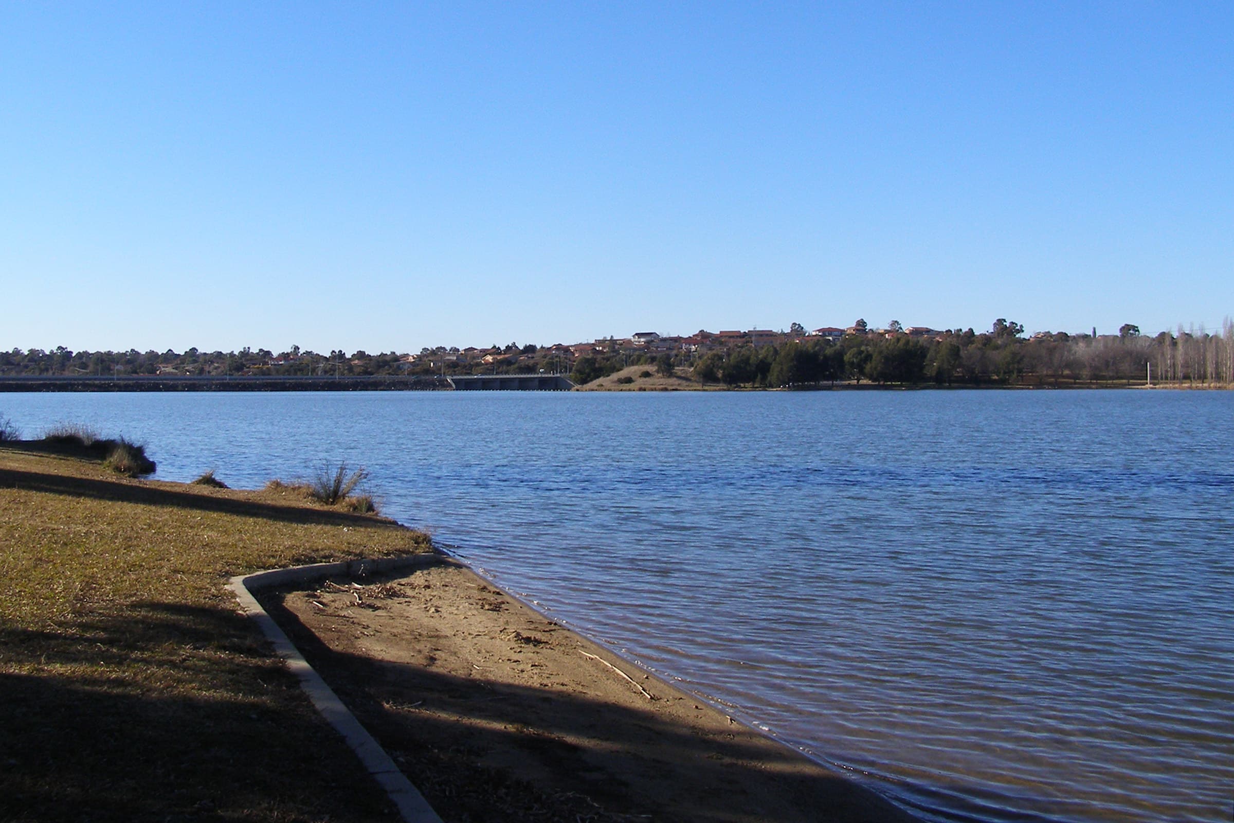 lake ginninderra foreshore